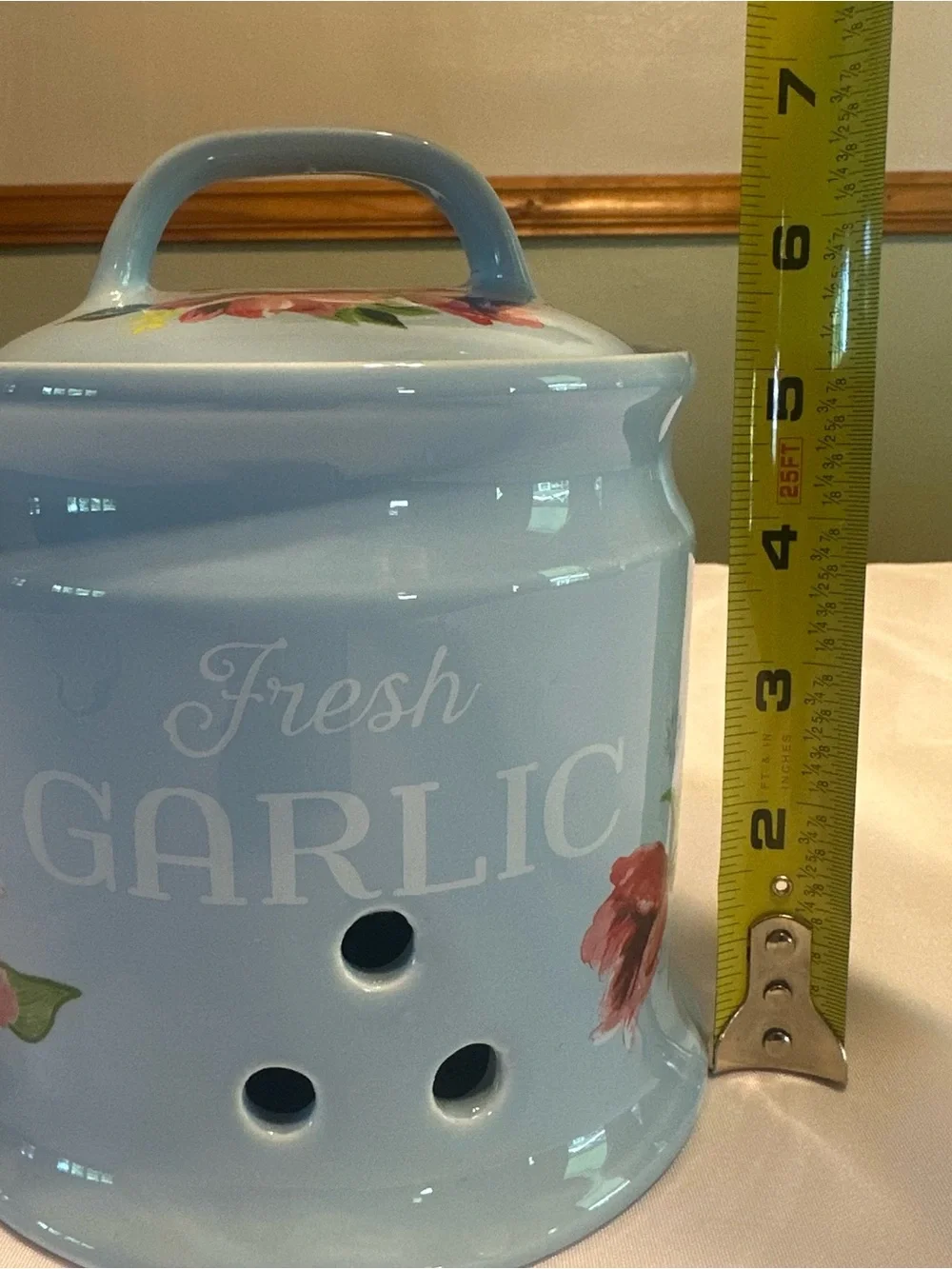 The Pioneer Woman ceramic garlic